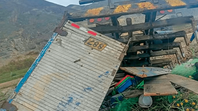 Áncash 22 personas terminaron heridas tras despiste de camión en la Panamericana Sur 1