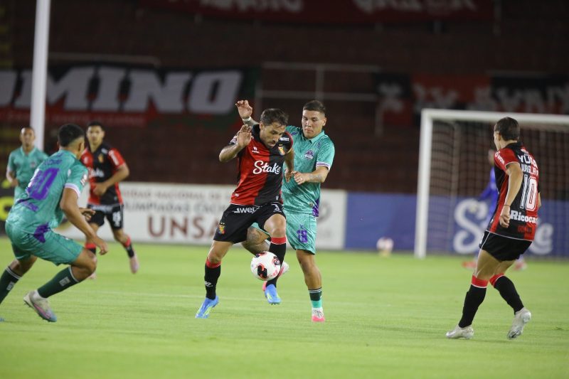 El FBC Melgar debe ganar todo y esperar a resultados