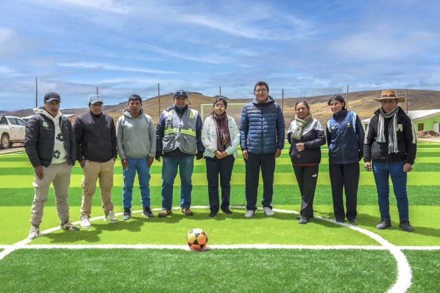 Jachaña inaugura campo deportivo de grass sintético para estudiantes y familias de la localidad