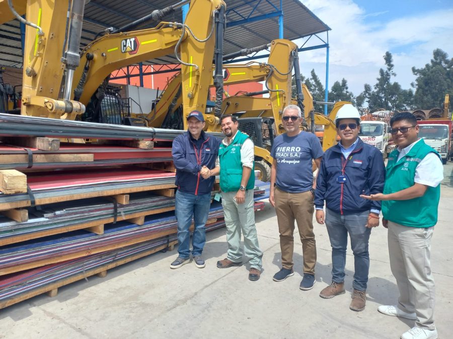 TRADI S.A. dona 80 toneladas de materiales de acero para familias afectadas por lluvias en Arequipa
