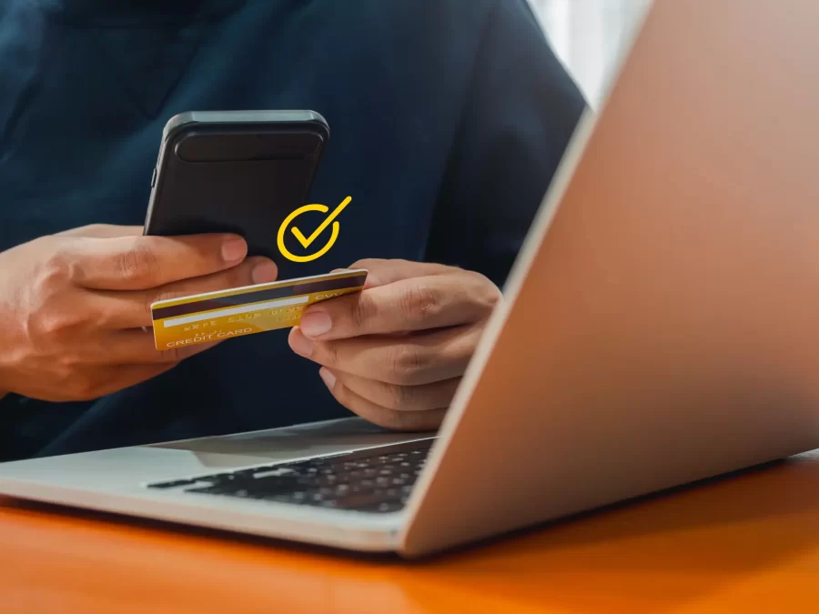 payment-success-financial-monthly-transaction-concepts-checkmark-payment-approved-icon-speech-bubble-appear-while-businessman-using-credit-card-smartphone-online-payment